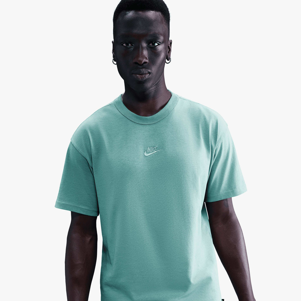 Nike Camiseta Sportswear Premium Essentials