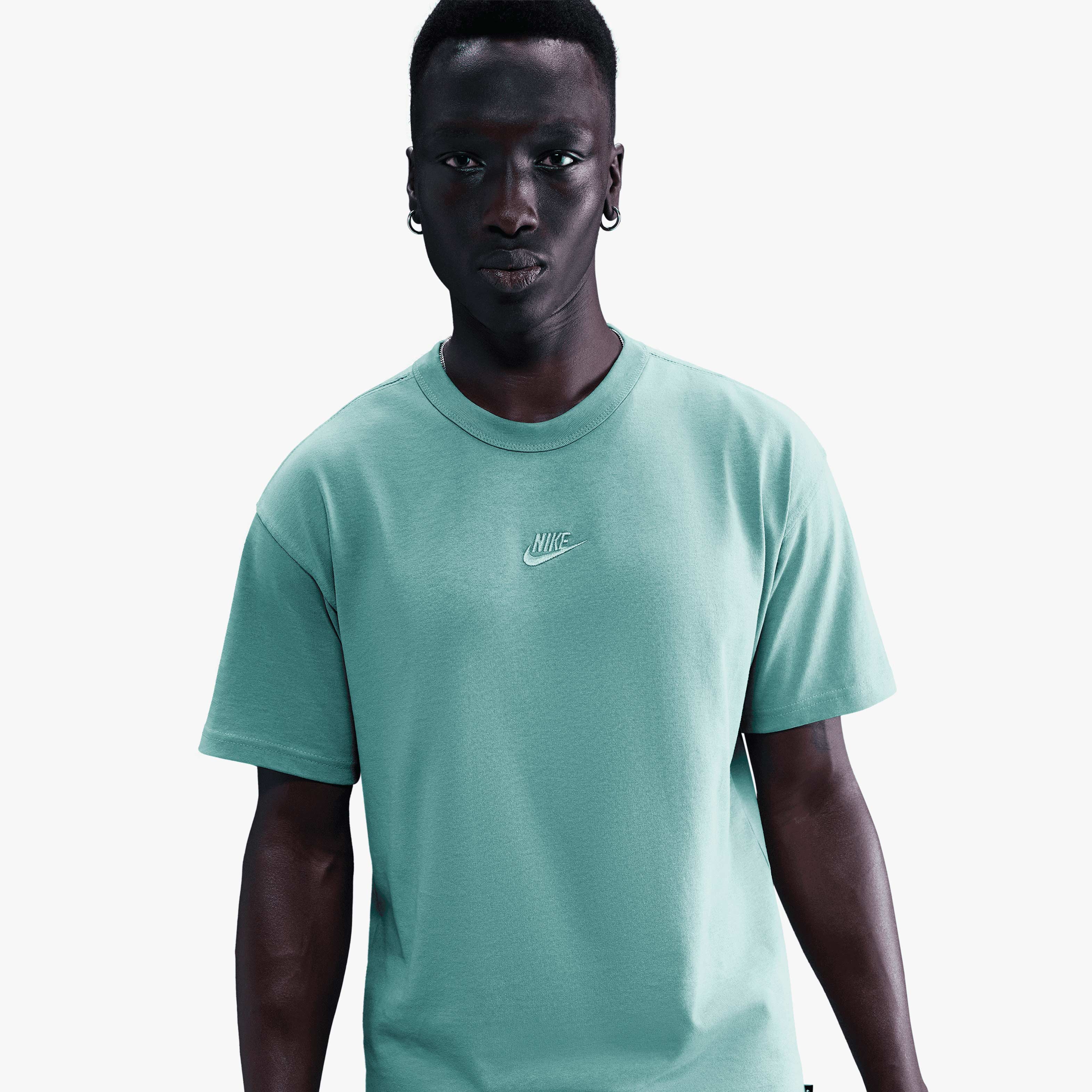 Nike Camiseta Sportswear Premium Essentials