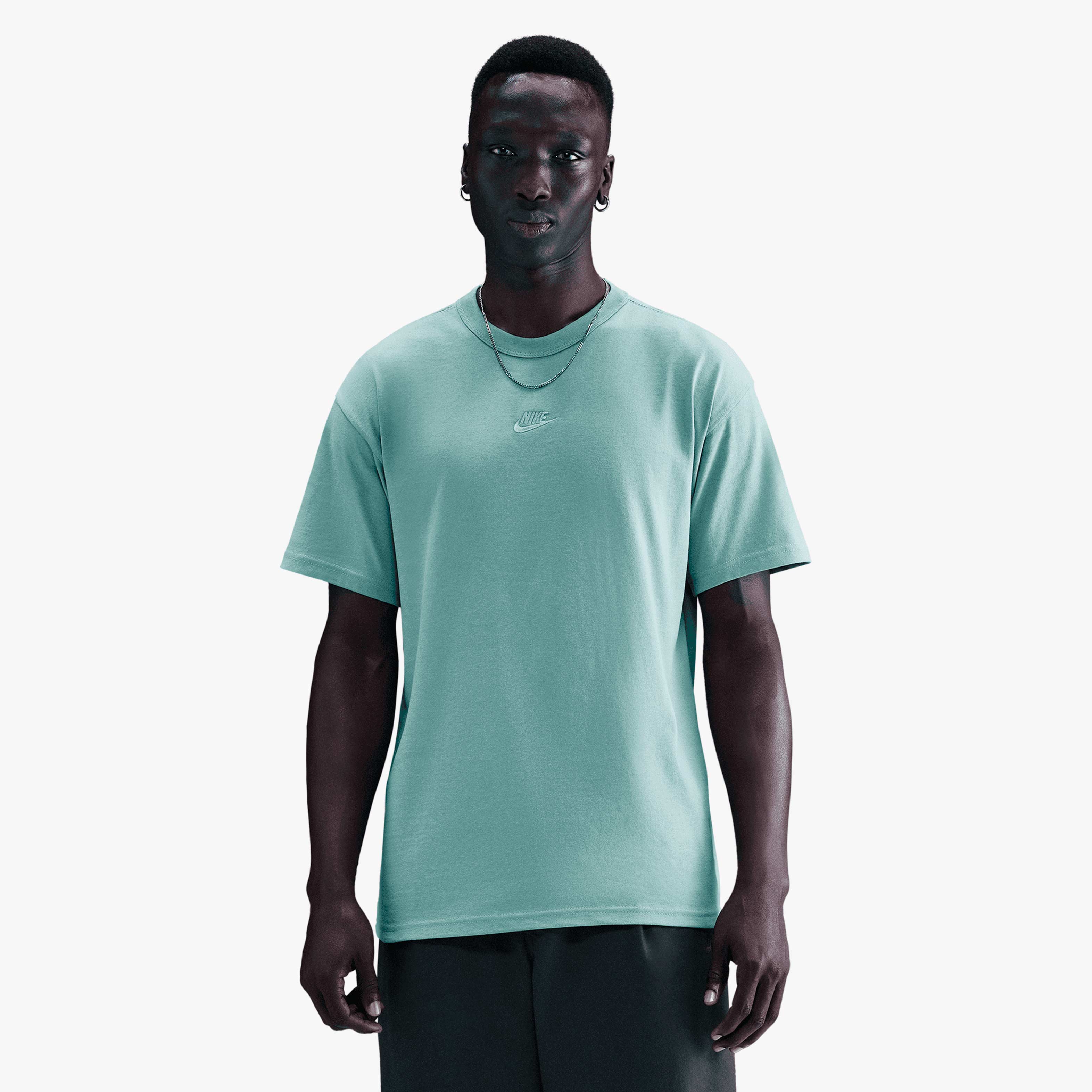 Nike Camiseta Sportswear Premium Essentials