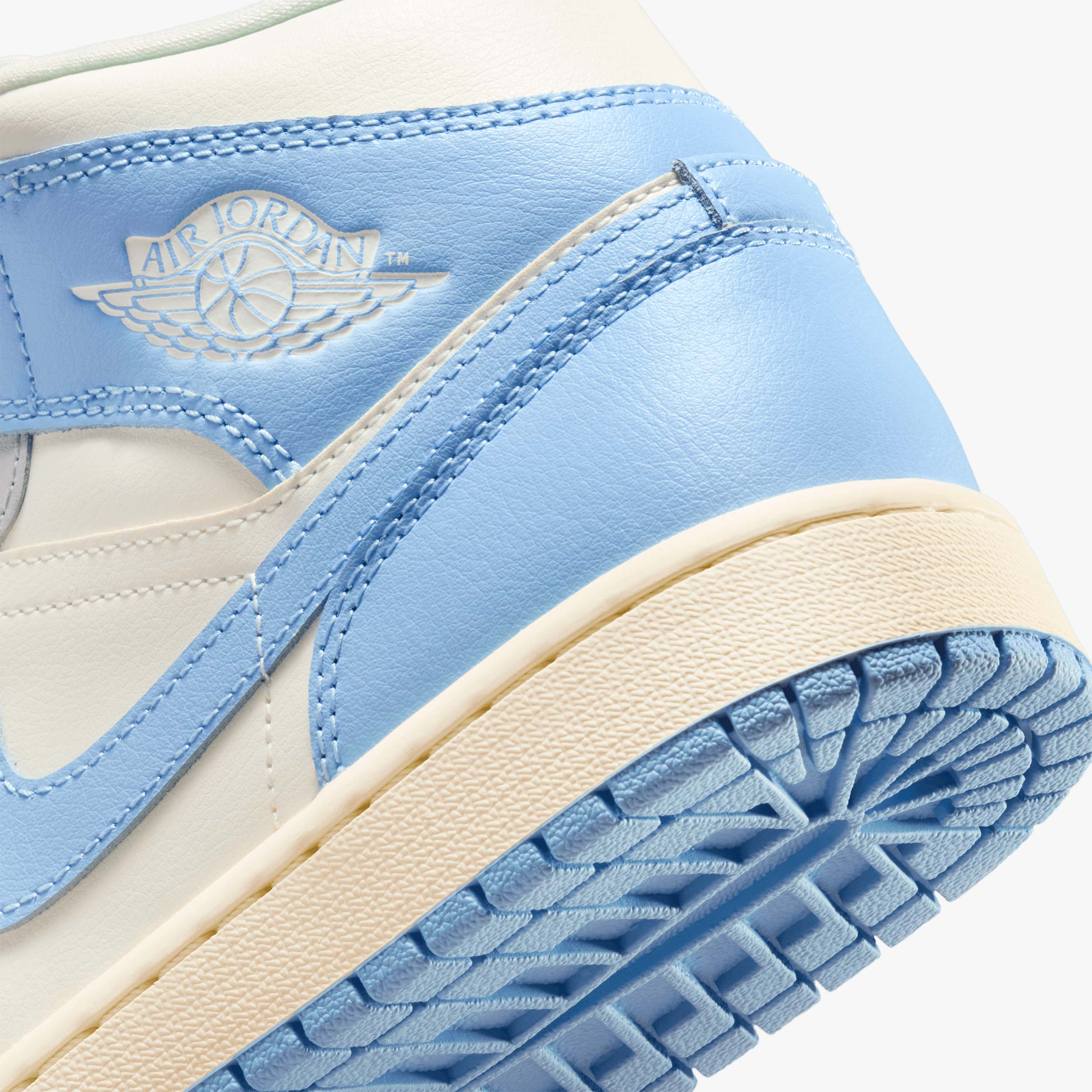 Air Jordan 1 Mid