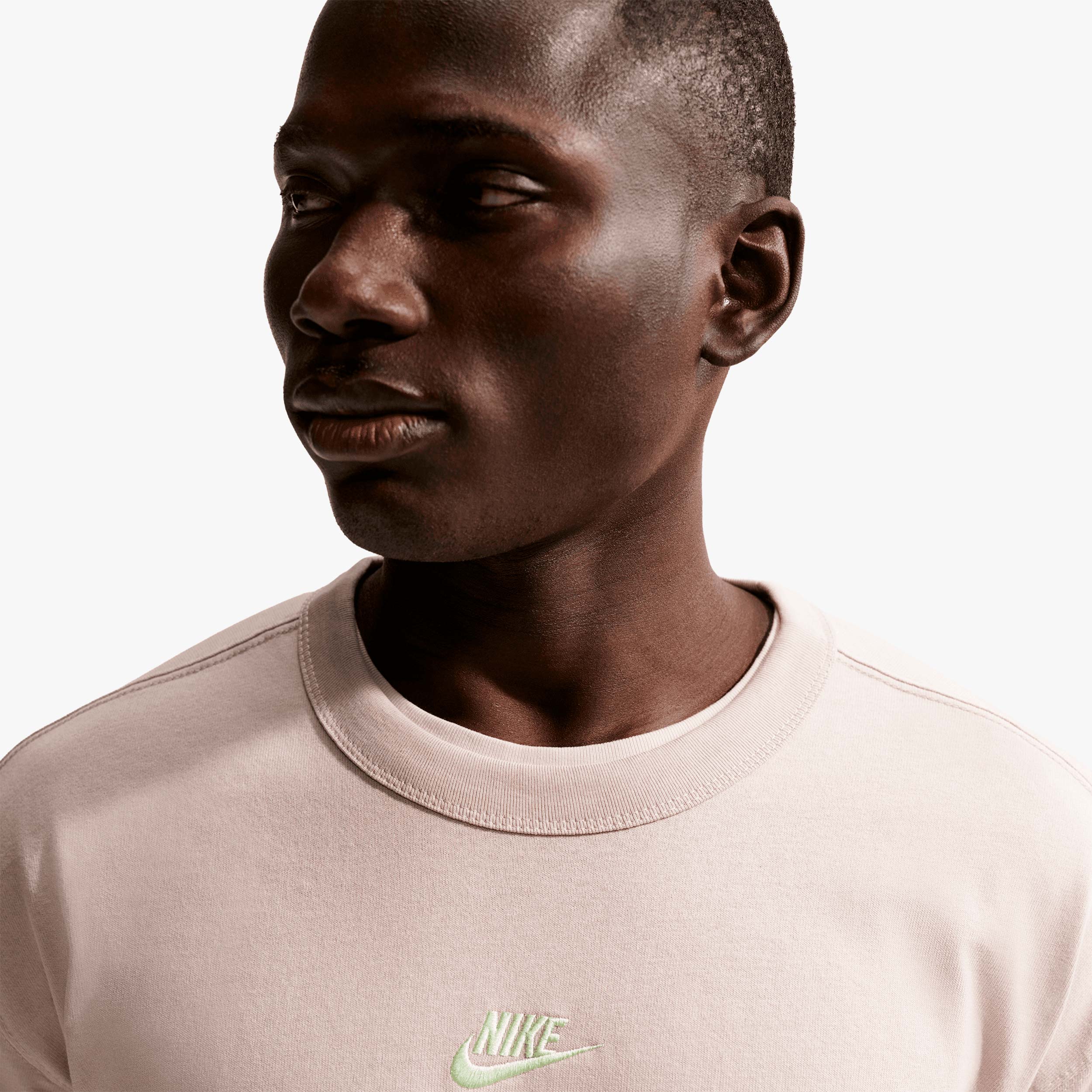Nike Camiseta Sportswear Premium Essentials