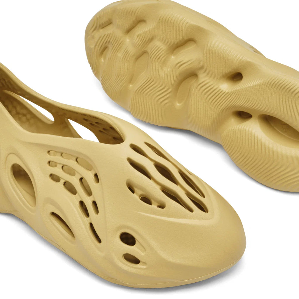Yeezy Foam Runner "Sulfur"