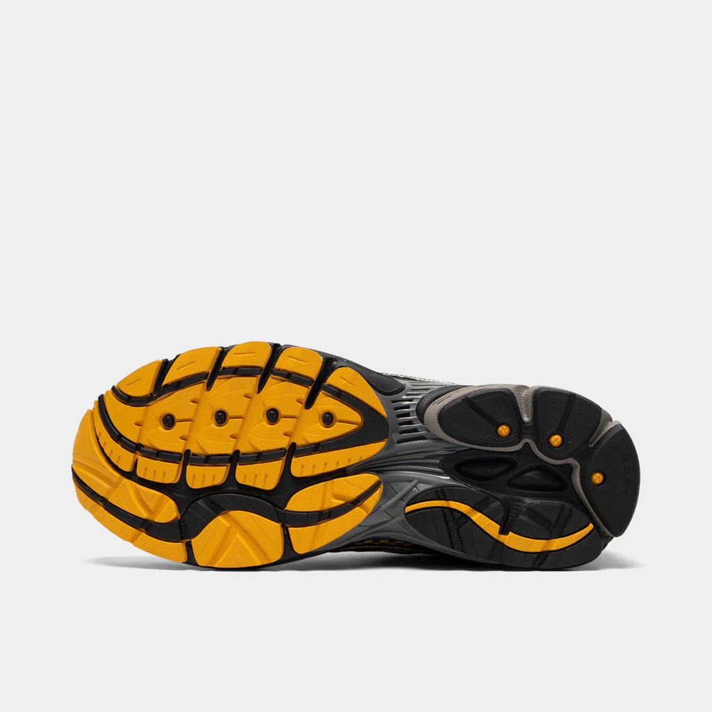 Saucony ProGrid Omni 9 Black / Gold