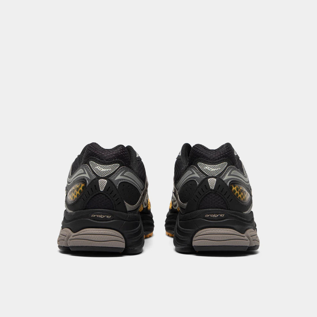 Saucony ProGrid Omni 9 Black / Gold