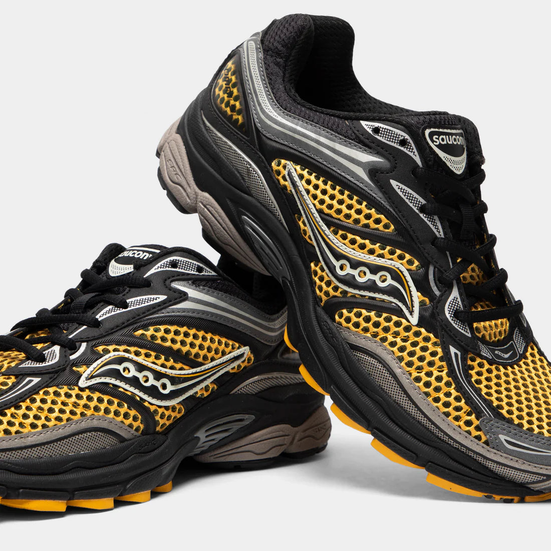 Saucony ProGrid Omni 9 Black / Gold