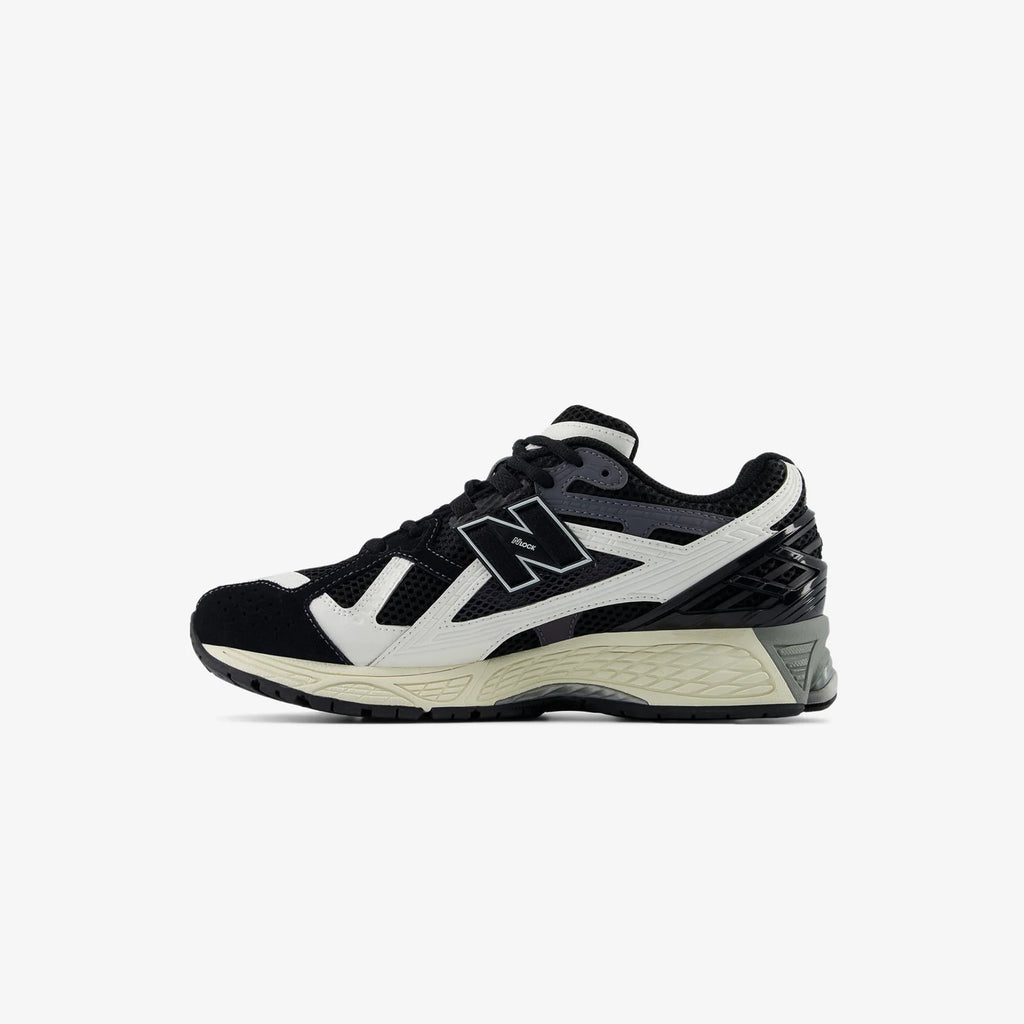 New Balance 1906U Black Sea Salt Magnet