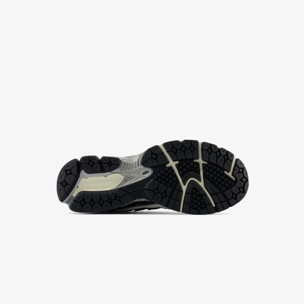 New Balance 1906U Black Sea Salt Magnet